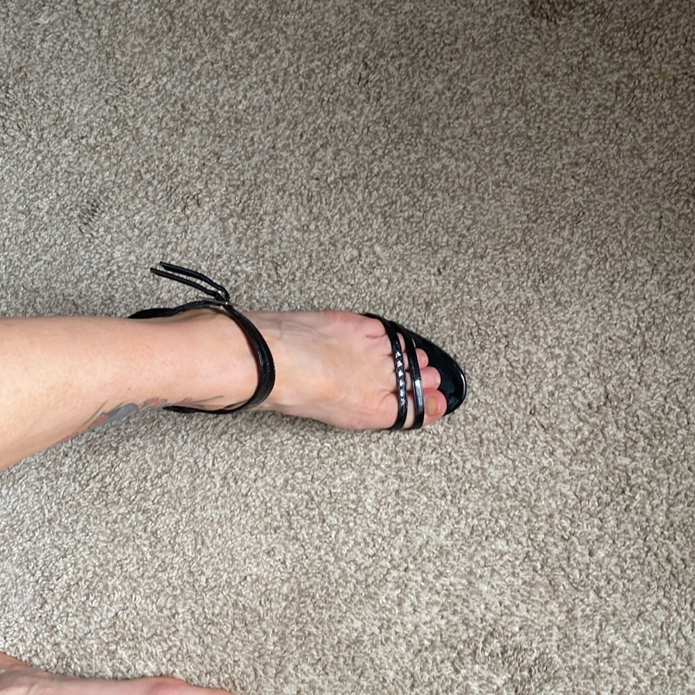 Shoes - Picture 5 of 6